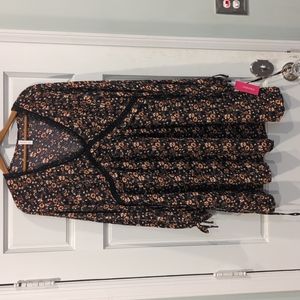 NWT Floral print blouse sized XL